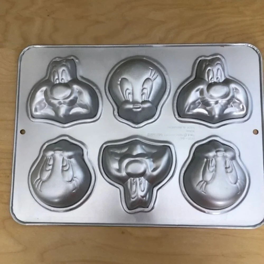 Vintage 1994 Wilton Looney Tunes Cupcake Muffin Tin Pan Tweety Bird & Sylvester